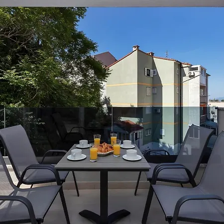 M&l Apartamento Makarska