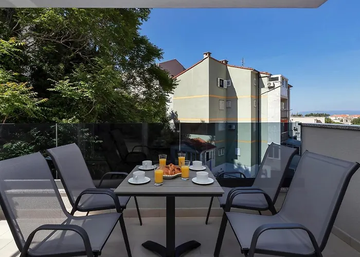 M&l Apartamento Makarska